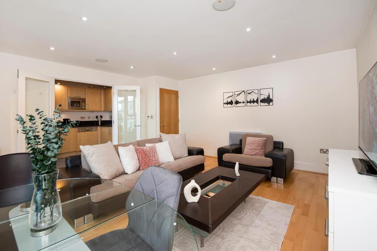Charming 2 Bed Thames View * London